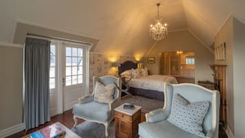 Premium Double Room | In-room safe, individually decorated, individually furnished, desk