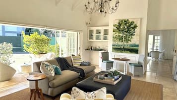 Luxury Villa | Living area | MP3 dock