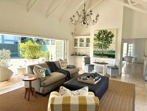 Luxury Villa | Living area | MP3 dock - Oxford Healthcare Retreat (Johannesburg)