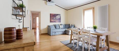 Apartment, 2 Schlafzimmer | Wohnbereich