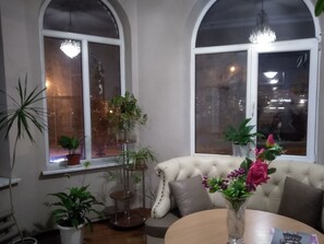 Chambre Confort double | Bureau, système d’insonorisation, fer et planche à repasser