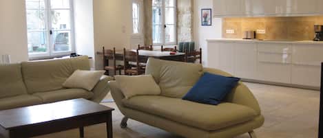 テレビ、DVD プレーヤー、書庫、ステレオ