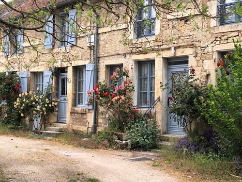 La Cour - new bright and super equipped gite.