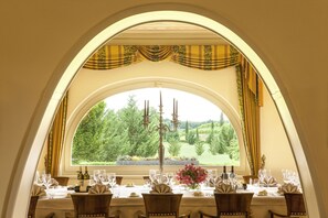4 restaurants, lunch, dinner served; Italian cuisine  - Castello di Spessa Golf & Wine Resort (Capriva del Friuli)