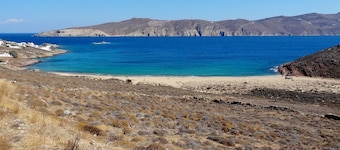aniko suites Chora
