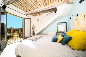 5 bedrooms, iron/ironing board, free WiFi, bed sheets - Old sheepfold of the 18th restored with great taste in the middle of lavender (Lardiers)