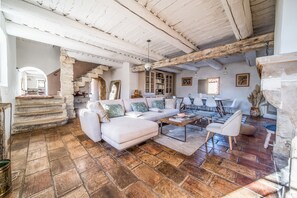 TV, fireplace, DVD player, books - Old sheepfold of the 18th restored with great taste in the middle of lavender (Lardiers)