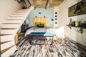 5 bedrooms, iron/ironing board, free WiFi, bed sheets