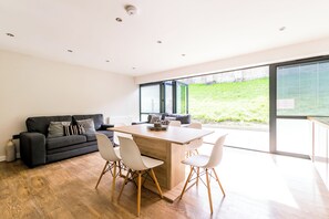 Huoneisto, 4 makuuhuonetta (No 3 Split Level) | Ruokailu omassa huoneessa
