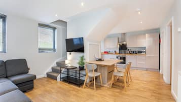 Apartment, 4 Bedrooms (No 2 Split Level ) | Living area | 40-inch flat-screen TV with digital channels, TV, Netflix