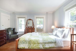 3 bedrooms, iron/ironing board, WiFi, bed sheets - Waterfront w/ views on Blackfish Creek! (Wellfleet)