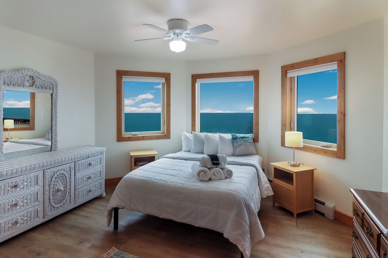 8 bedrooms, iron/ironing board, WiFi, bed sheets