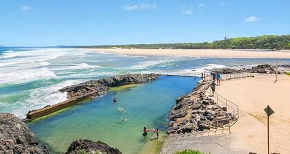 Tee Jays is an air-conditioned ground floor two bedroom unit, central to Sawtell