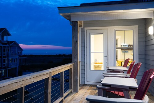 Dog Friendly - Sound View Home on private harbor. Amazing Sunsets-Fishing-Dock