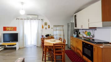 Apartment, 2 Bedrooms | Private kitchen | Full-size fridge, microwave, oven, stovetop