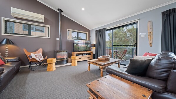 Smart-TV, peis og DVD-spiller