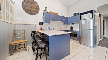 Refrigerador, microondas, horno y lavavajillas