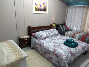 1 quarto, acesso à internet, roupa de cama