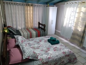 1 quarto, acesso à internet, roupa de cama