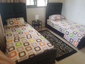 2 bedrooms, free Internet, bed sheets