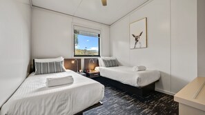 2 室のベッドルーム、アイロン / アイロン台、WiFi、ベッドシーツ