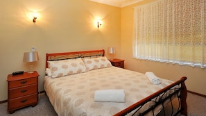 3 bedrooms, iron/ironing board, free WiFi, bed sheets