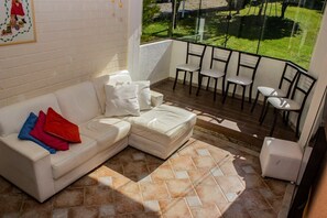 Smart TV, mesa de pingue-pongue