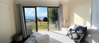 Poley Cow Studio - Lake & Mountain Views l Air-Con l Parking