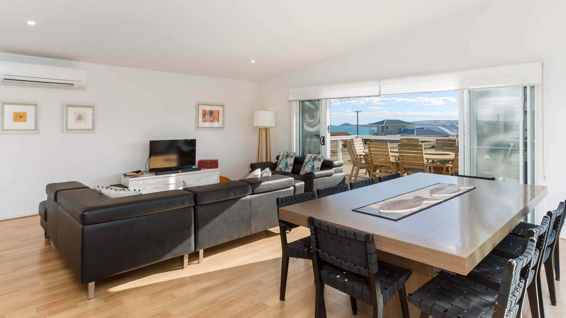 Jakarah Beach House (pet & family friendly) Sleeps 10