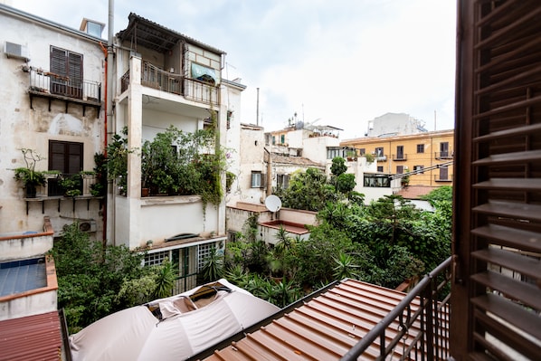 Apartment, 4 Schlafzimmer | Blick vom Balkon