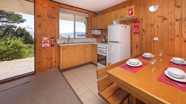 Fridge, microwave, oven, coffee/tea maker - Seeblick 2 - 1BR Lakefront Apartment l Central Location l Off-Street Parking (JINDABYNE)