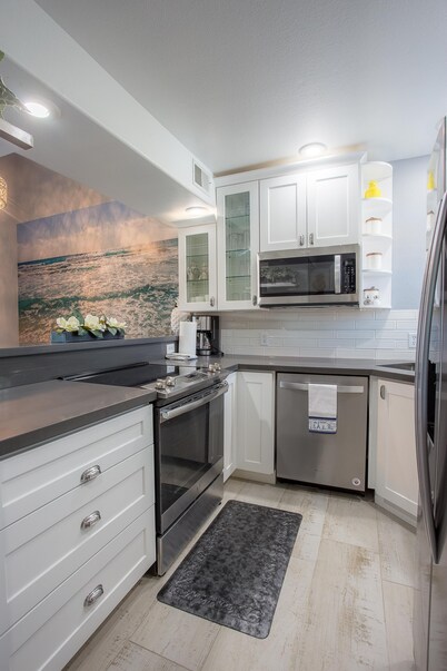 Luxury Lakefront Condo freshly renovated in Gated Community