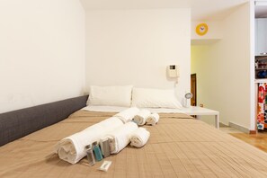 Estúdio | Escrivaninha, roupa de cama