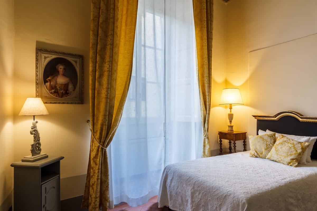 Cribs (free), WiFi (free), individually furnished, bed sheets