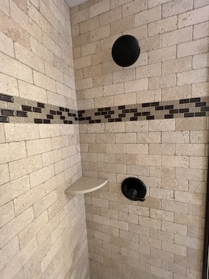 Ensemble douche/baignoire, sĂšche-cheveux