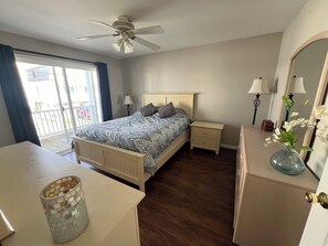 4 bedrooms, iron/ironing board, Internet