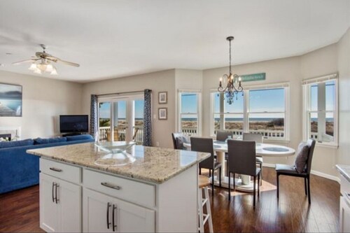 Wow!!! Perfect OCEAN FRONT with Views.