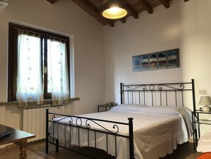 Double Room | Free cribs/infant beds, rollaway beds, free WiFi, bed sheets - Agriturismo Ferri di Ferri Donatella (Bibbona)