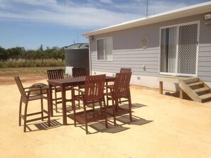 Outdoor dining - Riverland family escape (Sunlands)