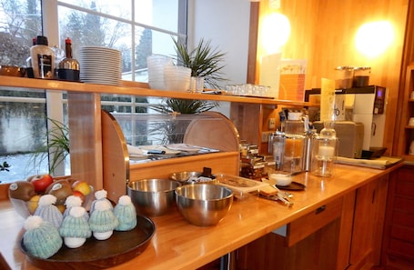 Free daily buffet breakfast . Havergoh Wander- & Fahrrad-Hotel