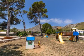 Children's area - Family friendly apartment with pool, close to all amenities and the Pinewalk.  (Pollensa)