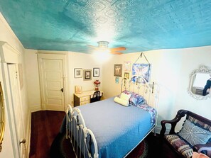 4 bedrooms, desk, iron/ironing board, free WiFi