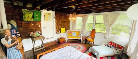 4 bedrooms, desk, iron/ironing board, free WiFi