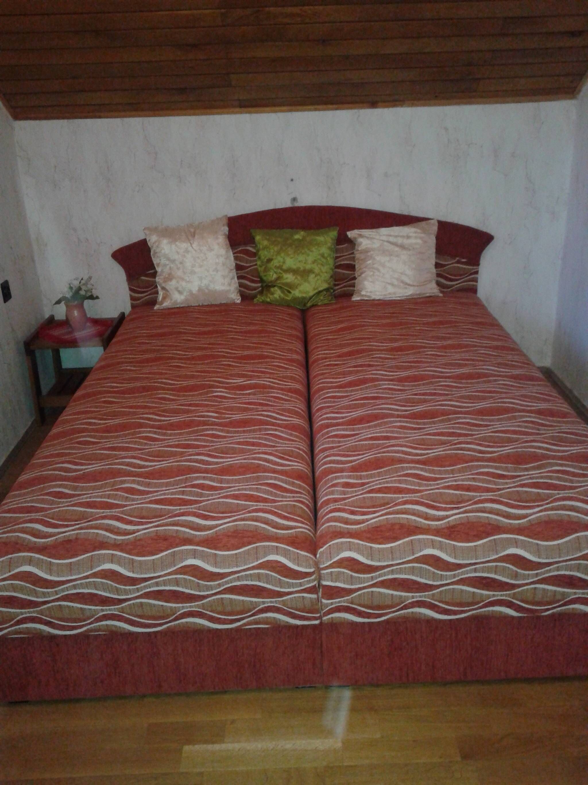 3 bedrooms, bed sheets