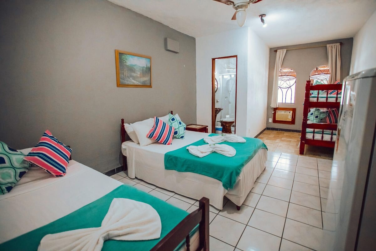 1 habitación, minibar, wifi gratis y ropa de cama