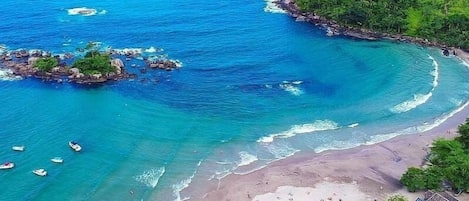 Una spiaggia nelle vicinanze