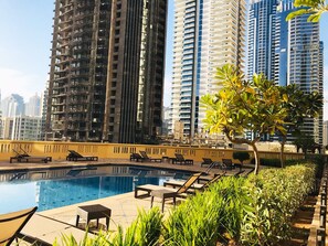 Outdoor pool - Pelicanstay at JBR walk - Oceanfront (Dubai)