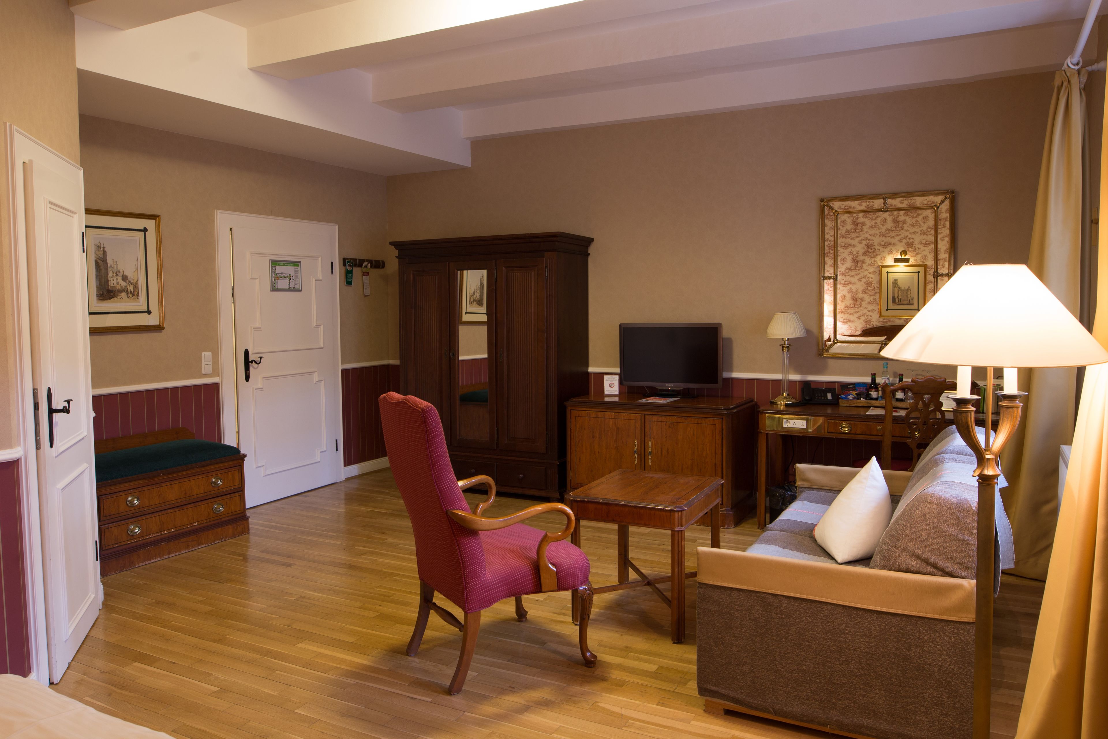 1 bedroom, in-room safe, desk, free wifi