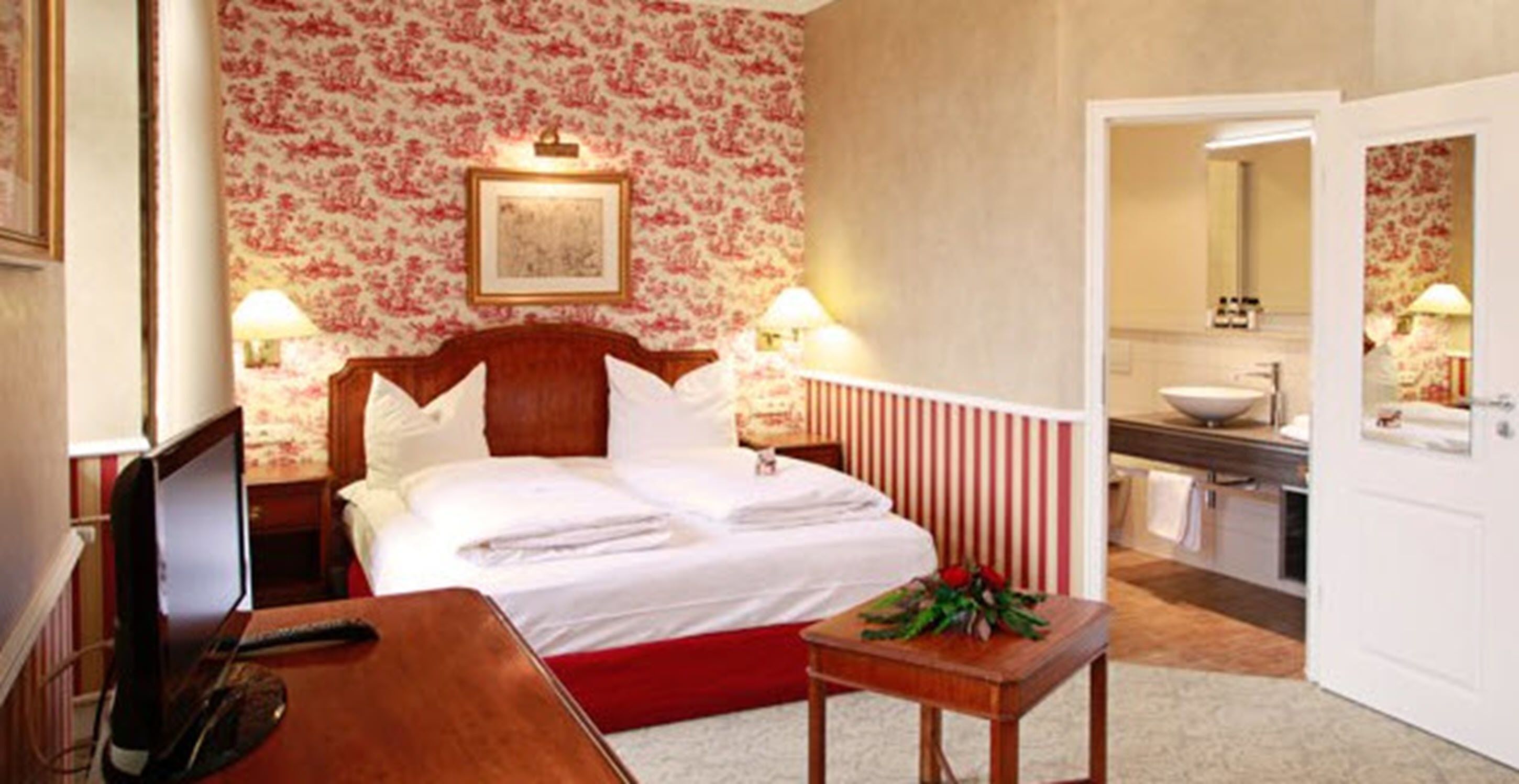 1 bedroom, in-room safe, desk, free wifi