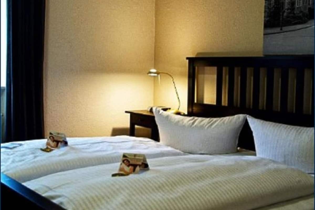In-room safe, desk, WiFi (free), bed sheets